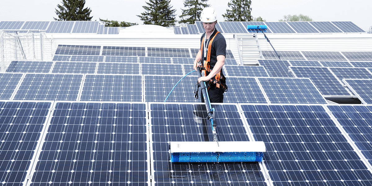 Mycie paneli fotowoltaicznych czyszczenie kolektorów słonecznych solarów Sola-Tecs C